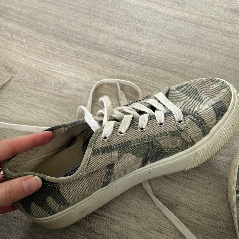 Steve Madden Camo platform shoes - Picture 2 of 3